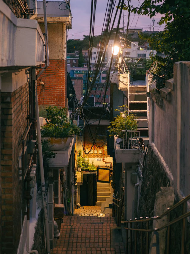 Hidden Sunset Gem in Seoul – Clifftop Village Escape 🌇