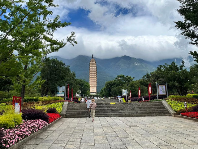 🏯☀️ Exploring the Majestic Three Pagodas of Dali (崇圣三塔)