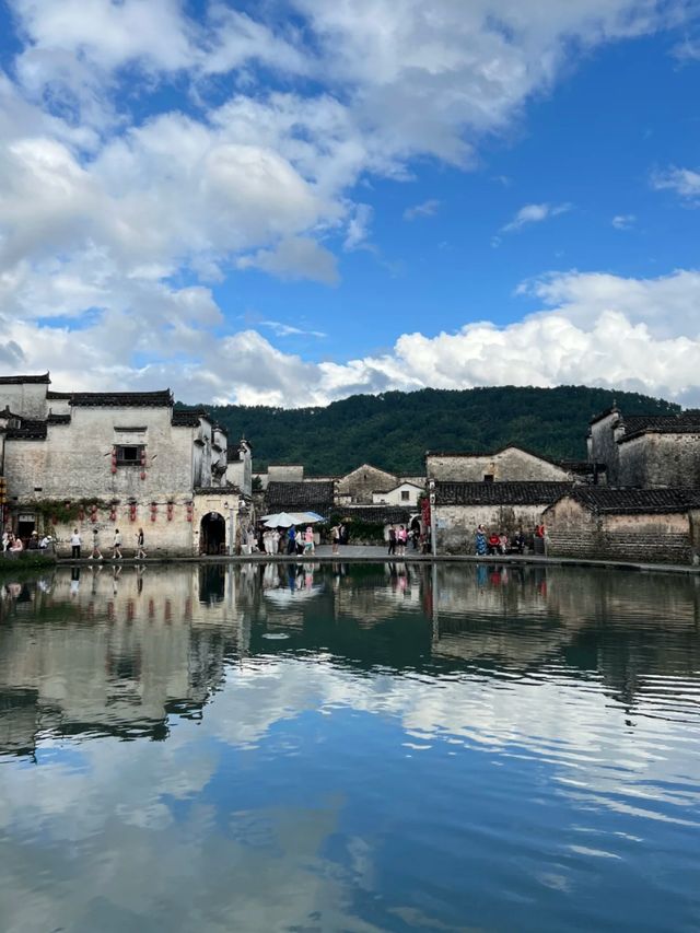 Wander Through Time in Hongcun