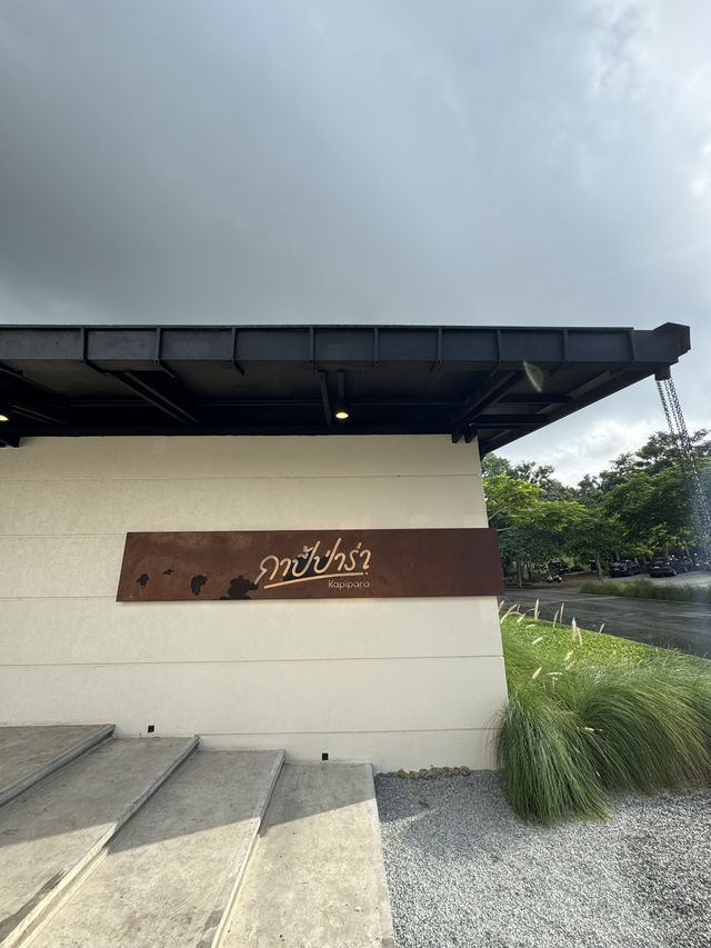 คาเฟ่กลางธรรมชาติ วิวอ่างเก็บน้ำ ที่กาปี้ป่าร่า ชล