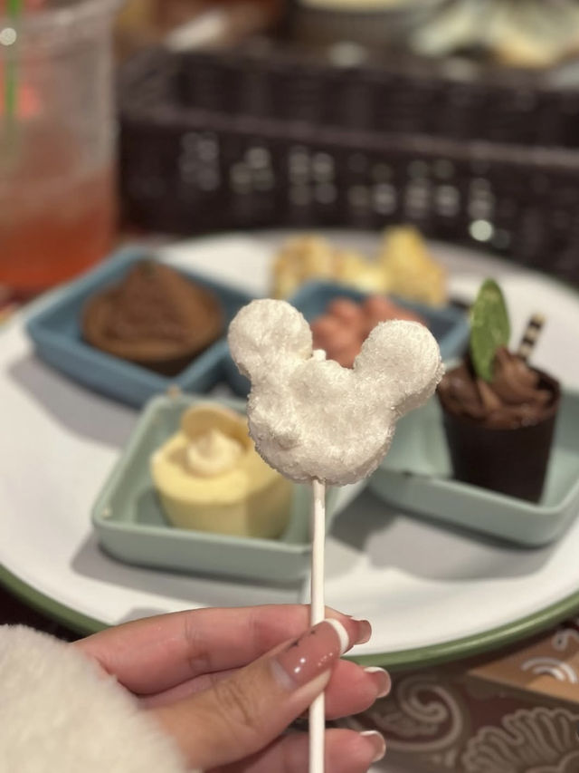 พักอิ่มที่ Explorers Club 🍛 ในฮ่องกงดิสนีย์แลนด์