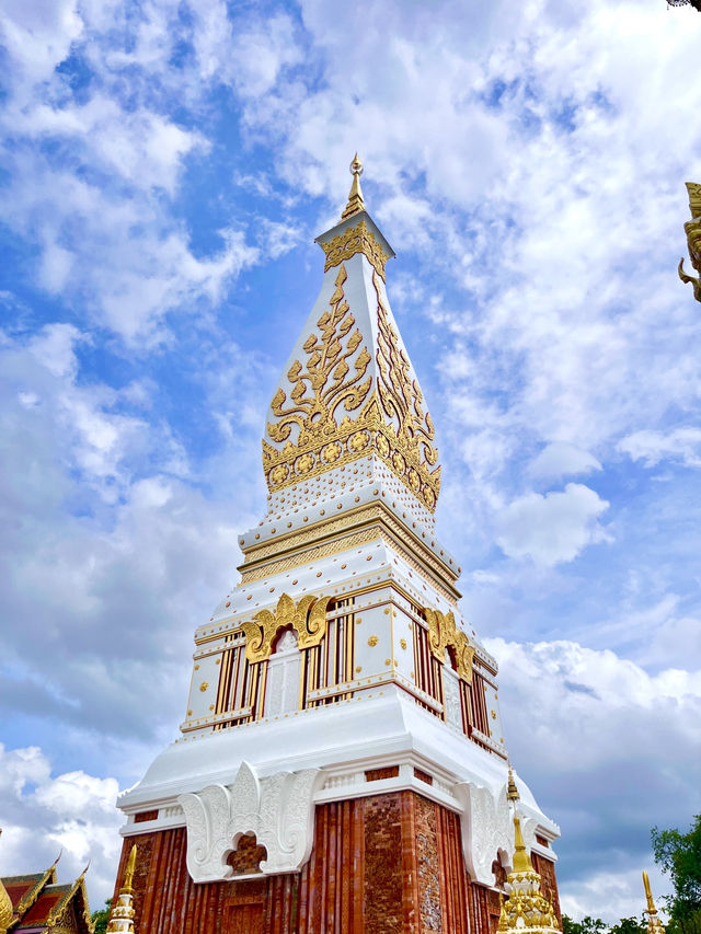 พระธาตุเจดีย์ศักดิ์สิทธิ์ ของสองฝั่งโขง