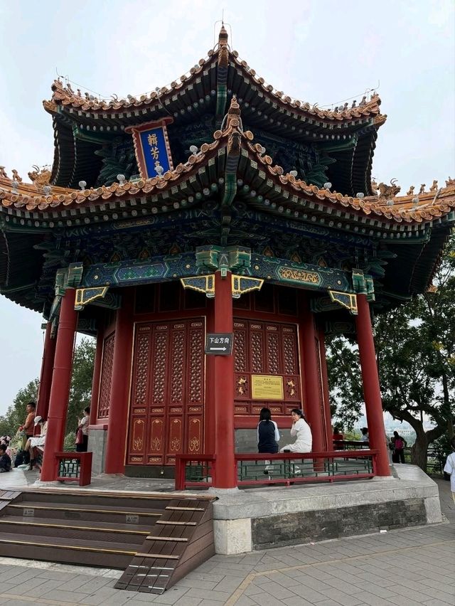Chill Walks and Epic Views at Jingshan Park