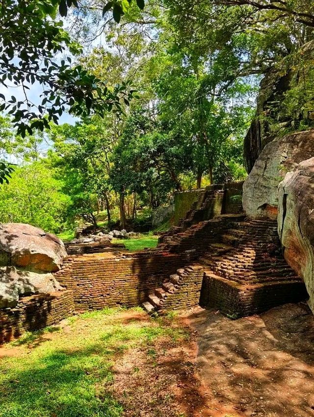 Sigiriya Frescoes – The Heavenly Maidens of Lion Rock Sigiriya Frescoes – The Heavenly Maidens of Lion Rock