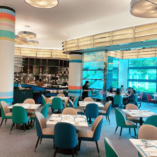 A Glamorous Getaway at Disney Hollywood Hotel Hong Kong