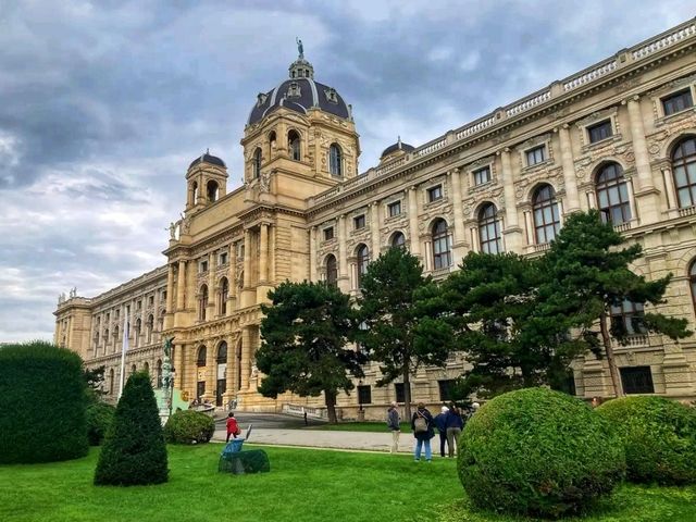 Schönbrunn Palace – A Royal Journey Through Time 👑 Schönbrunn Palace – A Royal Journey Through Time 👑