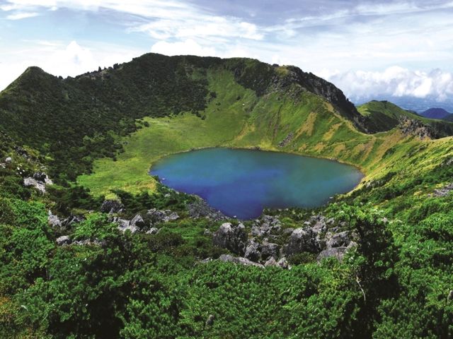 🗻 백록담 – 한라산 정상의 장엄한 호수 🗻 백록담 – 한라산 정상의 장엄한 호수