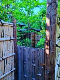 Zojo-ji Temple – Tradition Beneath Tokyo Tower 🛕
