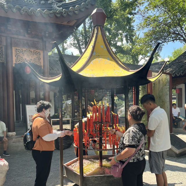 🔔 Hanshan Temple — Bells Beyond the City Walls 🔔 Hanshan Temple — Bells Beyond the City Walls