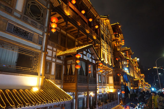重慶洪崖洞夜景攻略🌃迷失在「千與千尋」的魔幻山城🌃