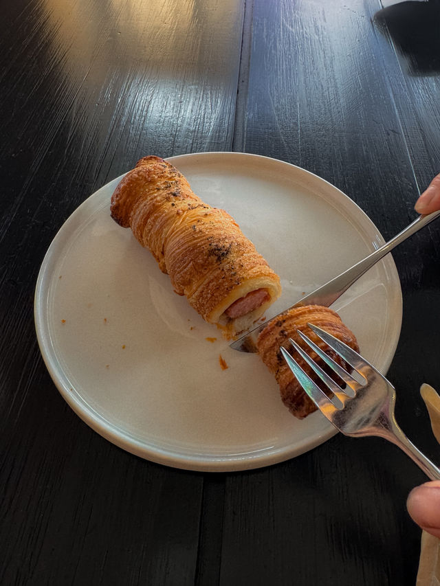 인증된 맛과 분위기, 오래 자리를 지킨 울산 카페 “페즈” 