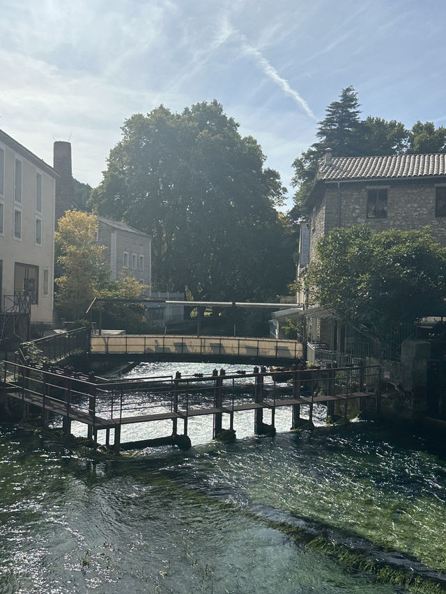 南法泉水城 Fontaine-de-Vaucluse💚被綠泉水治癒的一天