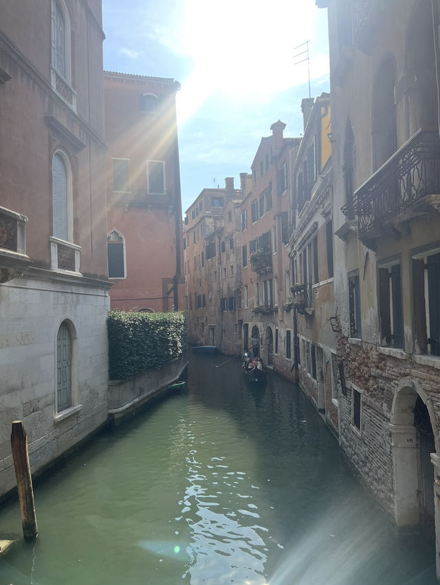 베네치아의 작은 골목에서 만난 아름다움 베네치아의 작은 골목에서 만난 아름다움