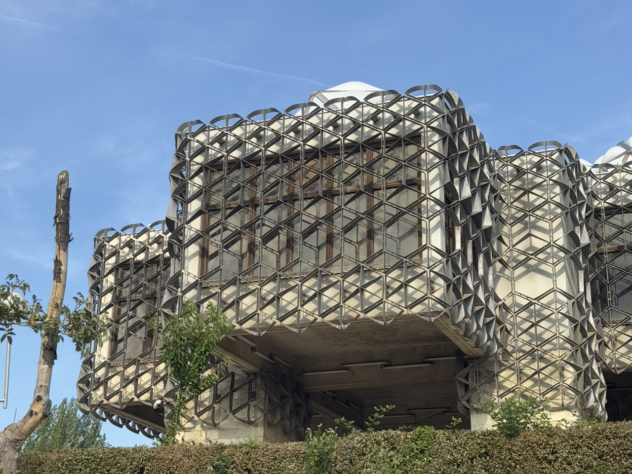 #hellochristmas 

The National Library of Kosovo is one of the most striking and unusual architectural landmarks in the Balkans. Known for its bold design featuring white domes and a metal lattice façade, this building instantly captures attention and sparks curiosity 🤍🖤.

Inside, the library houses Kosovo’s historical manuscripts, archives, rare books, and national collections, serving as an important cultural and intellectual center. Visitors come not only for research, but also to admire its avant-garde architecture, peaceful reading rooms, and quiet outdoor surroundings.

A perfect stop in Pristina if you enjoy modern architecture, cultural history, and unique photo spots 📸✨.