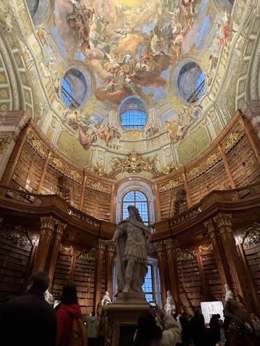 🇦🇹 宮殿のような世界一美しい図書館｜オーストリア国立図書館