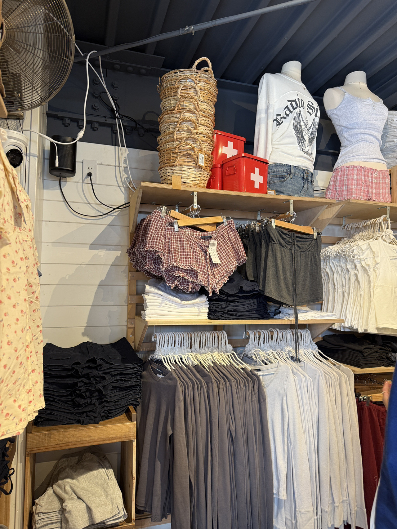Brandy Melville Japan – ミニマリスト必見の超人気ブランド。 | Trip 