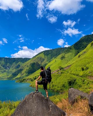 Chasing Horizons at Bukit Siattaratas, Silalahi