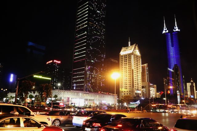Shenzhen's Walking Street and People's Park🌳