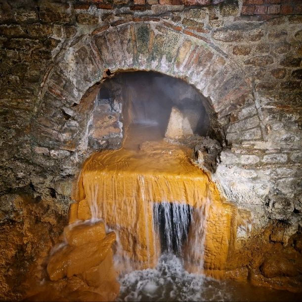Discover the Ancient Wonders: Roman Baths in #Bath! 🏛️✨