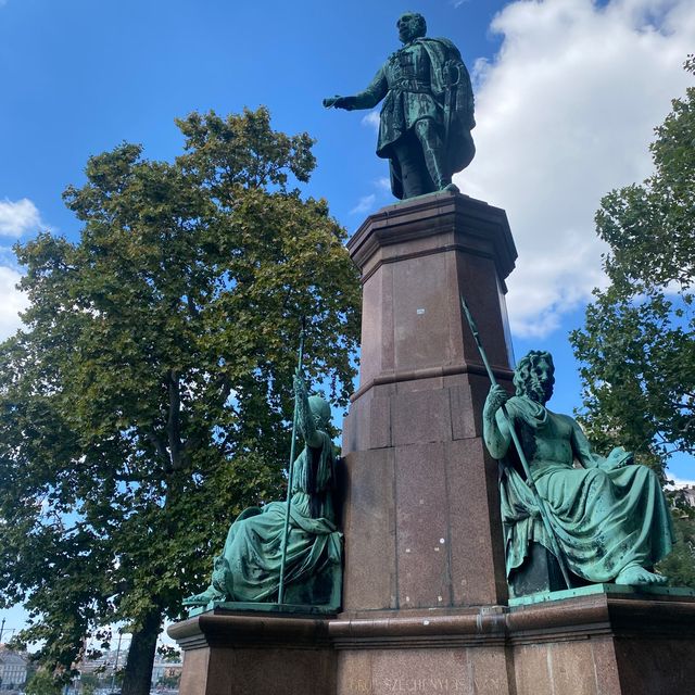 🇭🇺 The Oldest Tree in Budapest🌳