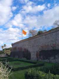 Exploring Montjuïc Castle: A Fortress of History and Views 🏰🌅