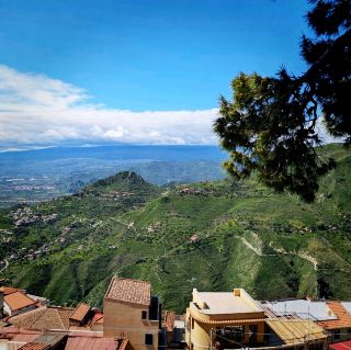 Hiking towards Castelmola 