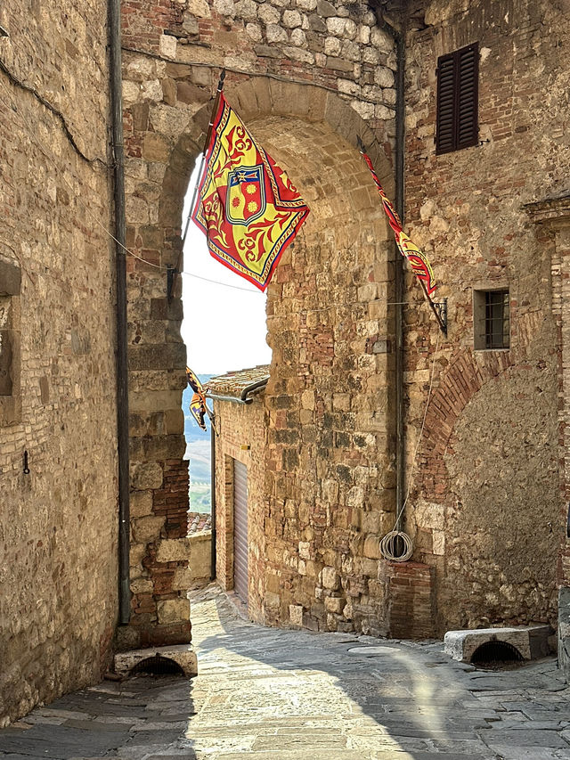 Siena’s Sun-Kissed Views & Cultural Gems in Montepulciano