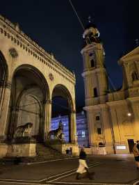 Night Munich: Illuminated Squares & Bavarian Vibes 🌙🏛️🍺