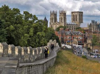 🏰 York 🇬🇧 🏰 Step into a city where every street echoes with centuries of history.