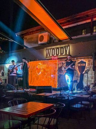 Where to Spend an Evening in Kaleiçi? Head to Woody Live 🎶🍻