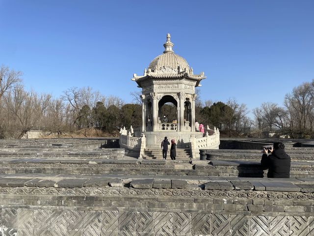 破壊し尽くされた歴史的建造物と噴水、圓明園