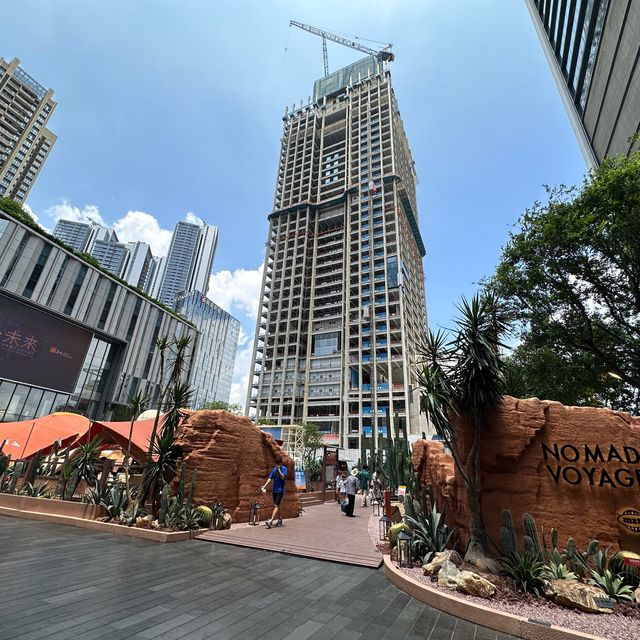 A beautiful modern mall in Shenzhen 
