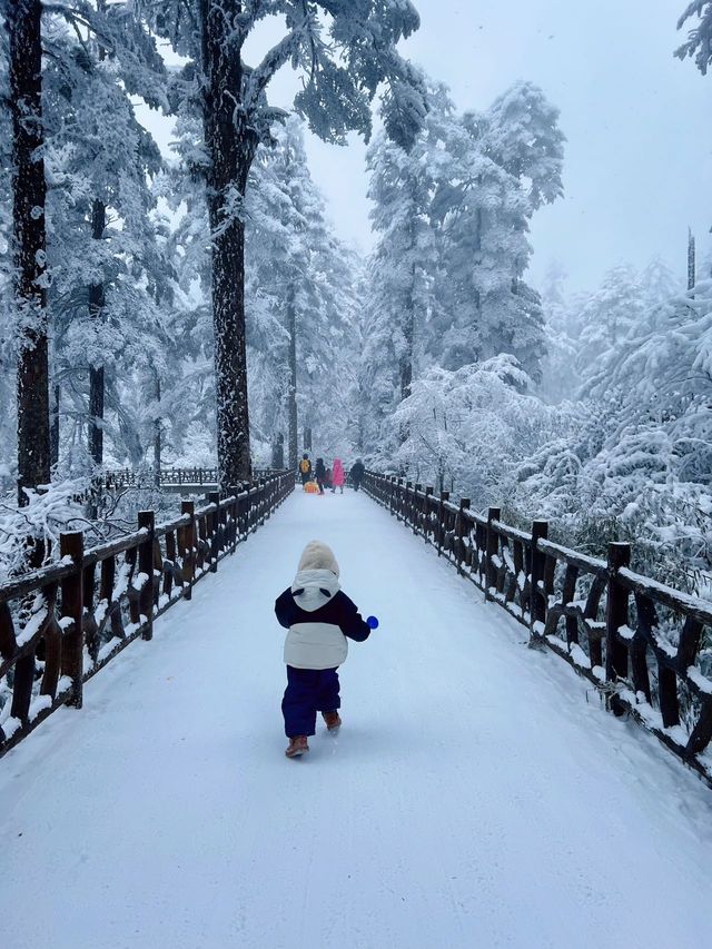 成都周邊，人少雪多，美呆了