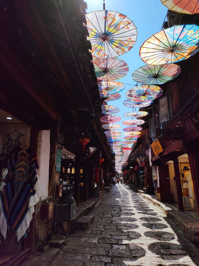 雲南｜麗江古城，花朵，小巷，小橋流水人家