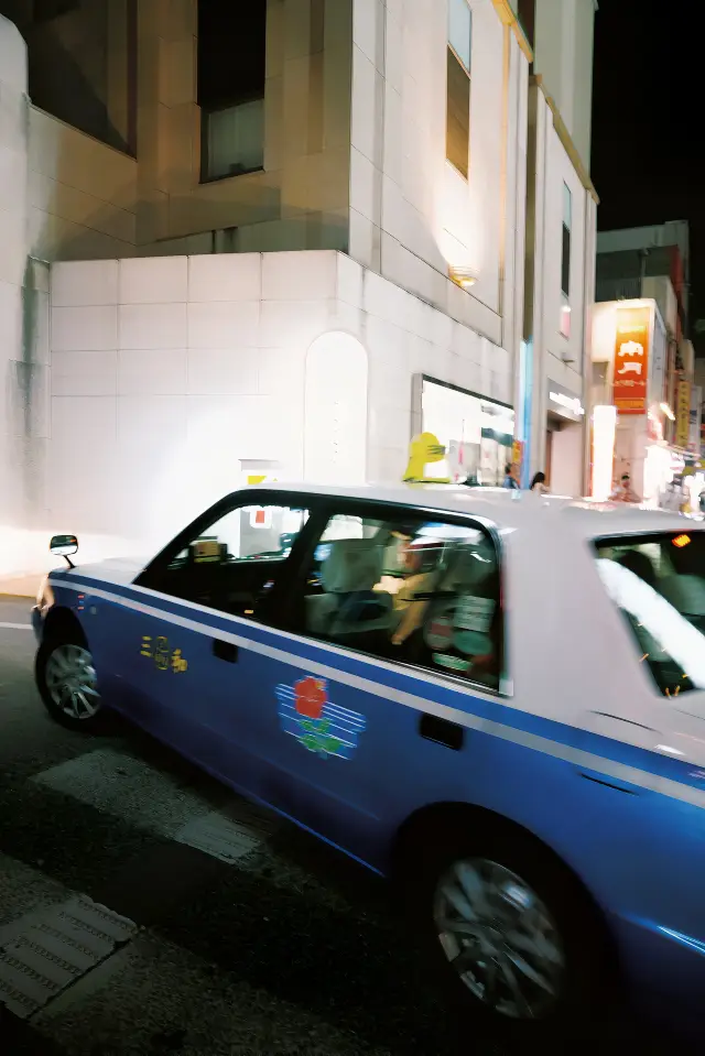Naha's Longest Shopping Street! Kokusai Dori is a great place to shop, eat, drink, play, and take photos