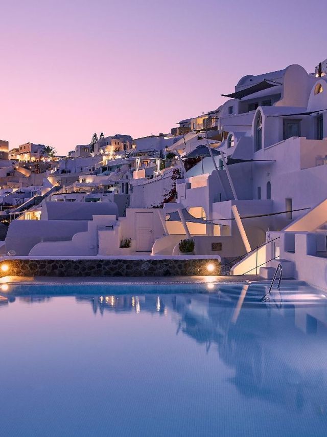 🌅 Santorini Bliss: La Perla Villas 🏨✨