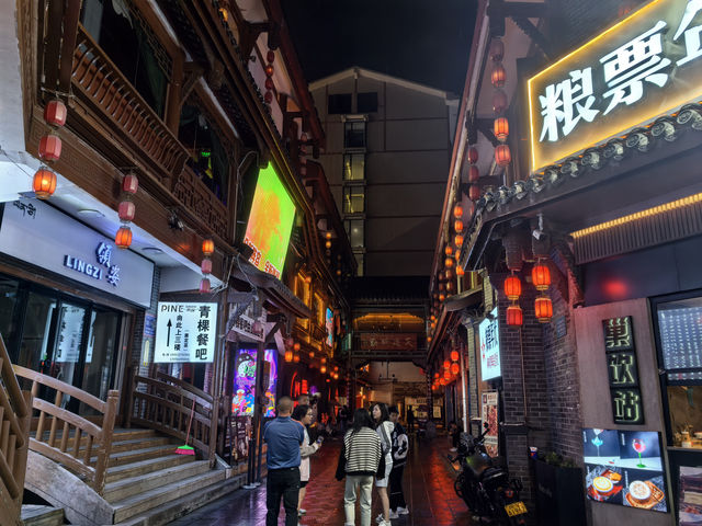 來康定，住康馨民宿，遊情歌廣場！