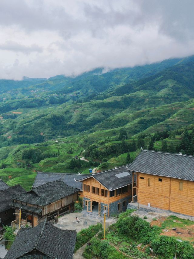 貴州小眾秘境！睡進高山梯田間的千年古寨