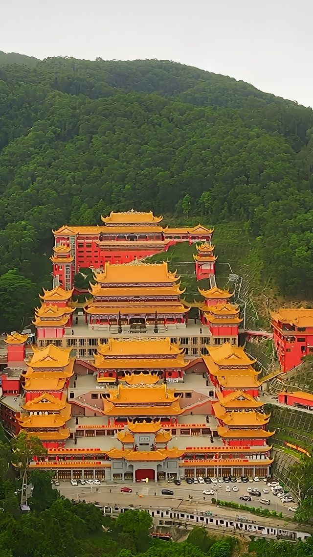 隱藏於東莞大嶺山鎮的一座雄偉壯觀的寺院。