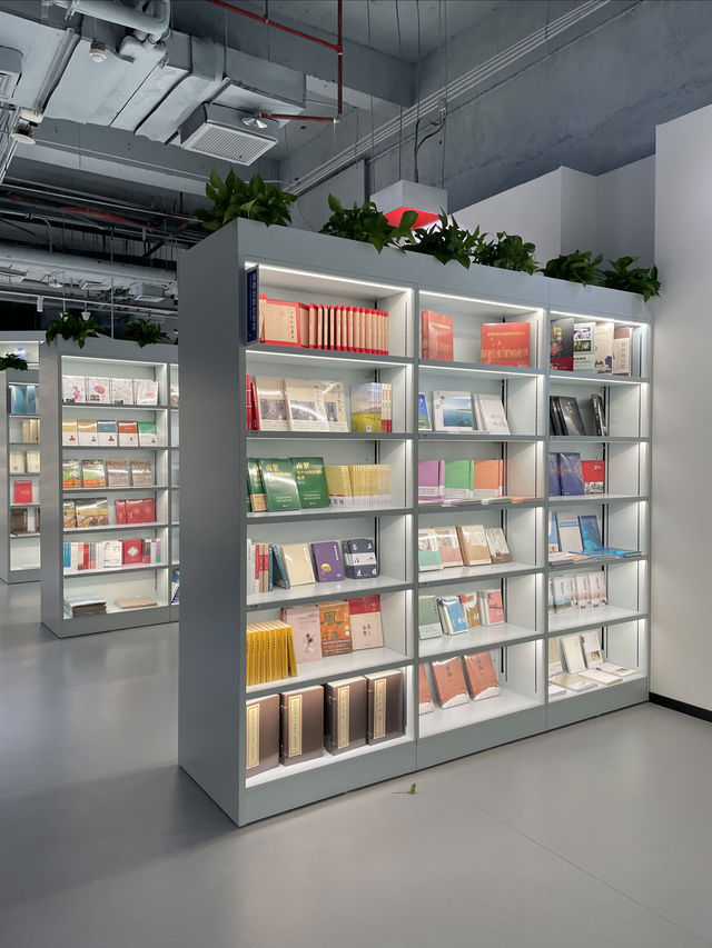 [新華書店，目前係海口最舒服嘅地方！！]
想借用網絡同空調嘅朋友，一定唔可以錯過呢個好去處——新華書[新華書店，目前係海口最舒服嘅地方！！]。