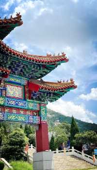 峄岳獨秀，萬壑藏幽：峄山風景名勝區，探幽千古奇石的秘密花園。
