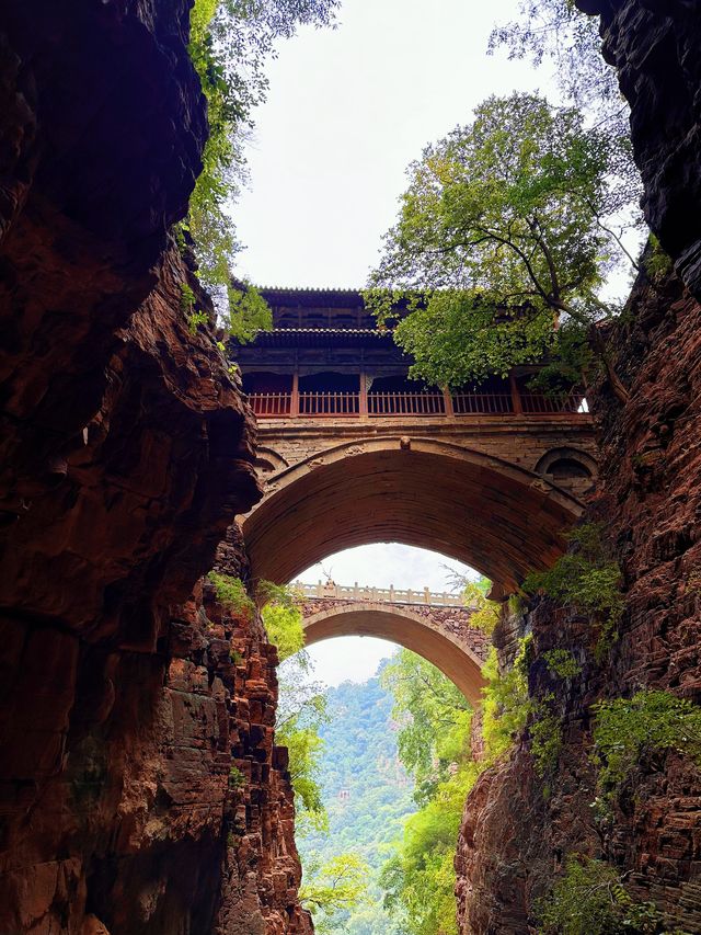 河北石家莊蒼岩山 | 橋橫千丈峭崖中，樓舞雲飛壯碧穹。