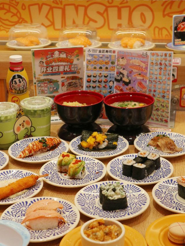 吃壽司還獲得了驚喜扭蛋，這家店很棒。