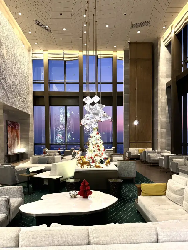 中山｜世界級ホテルロビー。