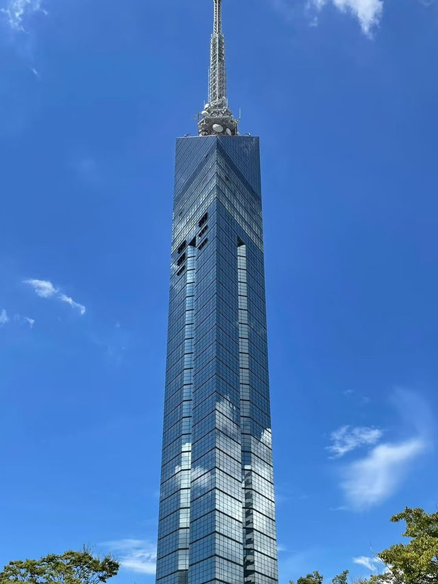 福岡塔提供迷人的城市景觀和眾多的觀光設施