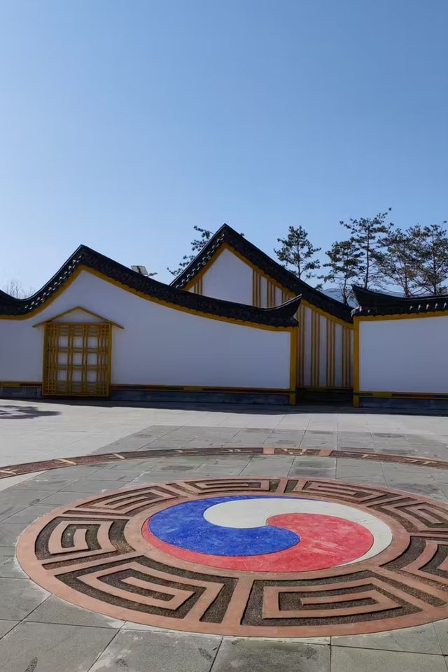 延邊龍井，有一座彷彿置身仙境嘅琵岩山風景區