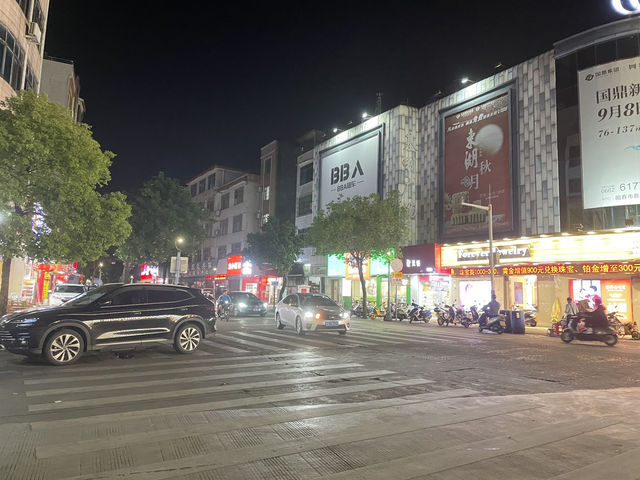 陽春紅旗路散步攻略｜城市老街的日常氣息 🚶‍♂️🌇