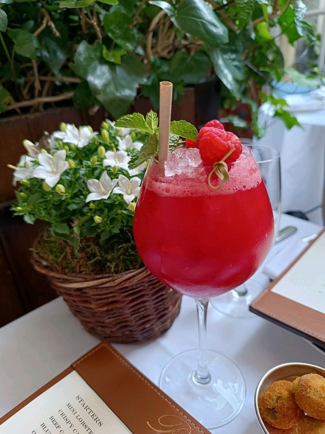Magical restaurant in Paris
