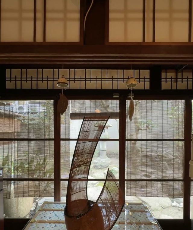 日本・150年歷史的傳統町屋中欣賞古董