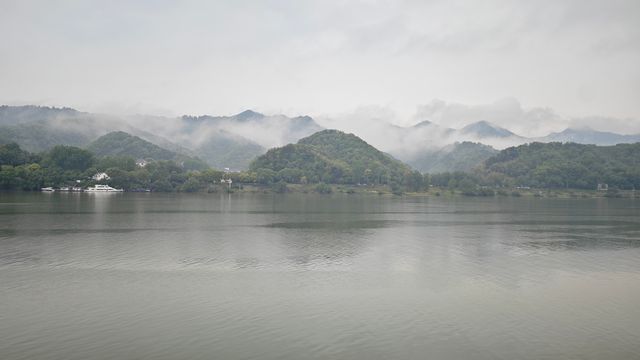 因《富春山居圖》而聞名遐邇的一條江